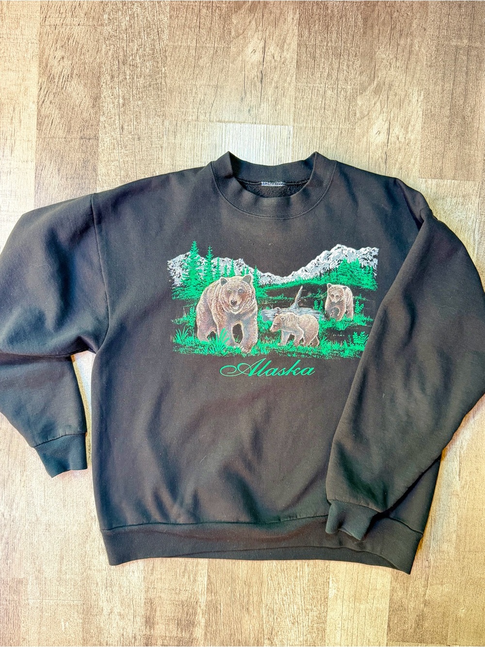 Vintage Alaska Bears Graphic Crewneck Sweatshirt Black Nature Wildlife